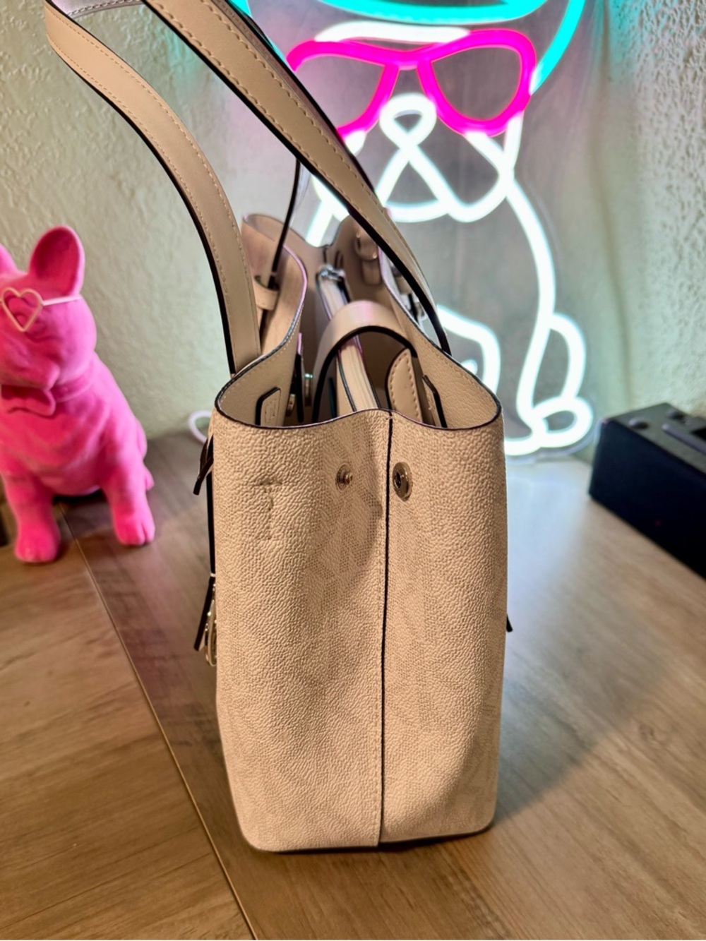 Michael Kors White Signature Logo Tote with Silver Charm - Picture 3 of 10